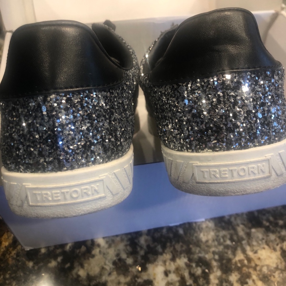 Sneakers - Picture 3 of 4